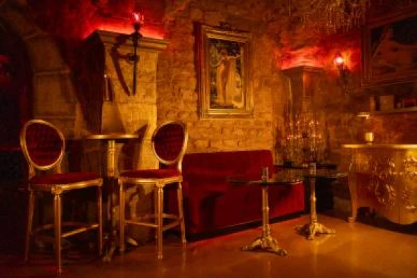 Gallery image - Taken Club