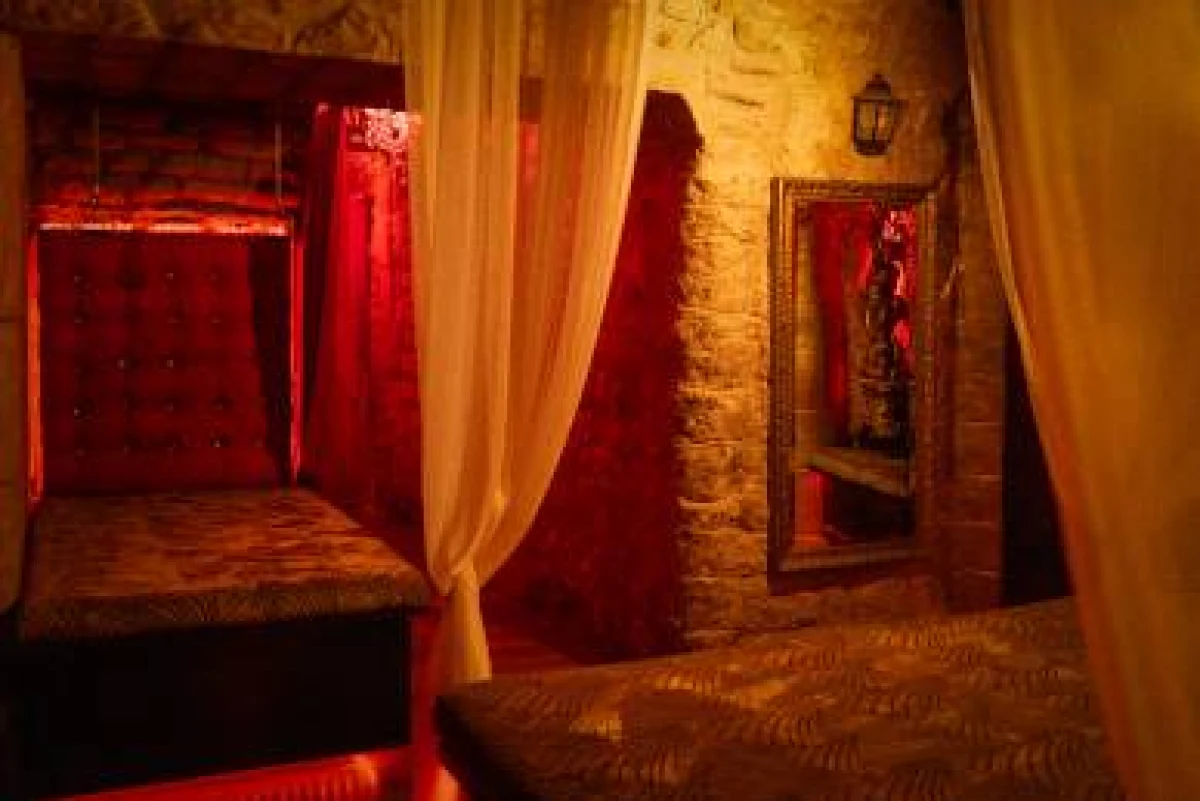 Taken Club - Swinger club in Paris