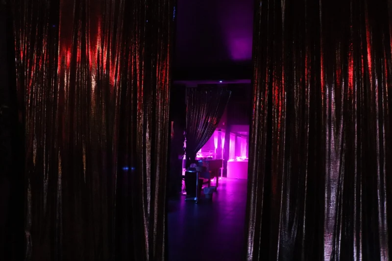 The Vahine Club ambiance