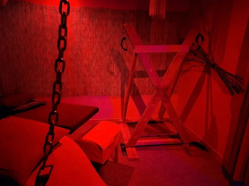 Emmanuelle - Interior view