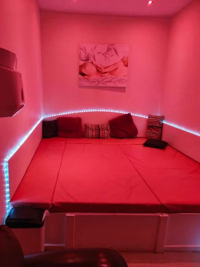 Decadance Swingers Club - Erotic Massage in Rochester, United Kingdom