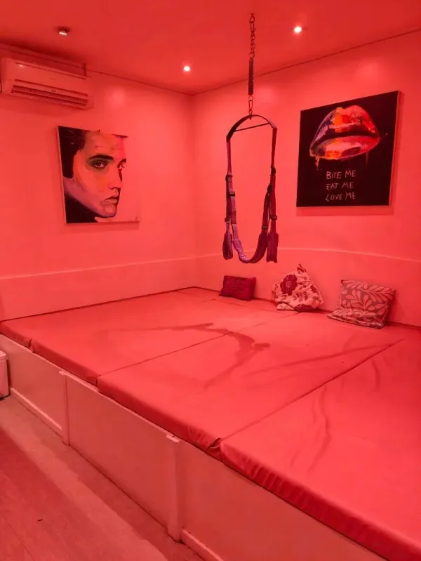 Decadance Swingers Club - Swinger club in Rochester