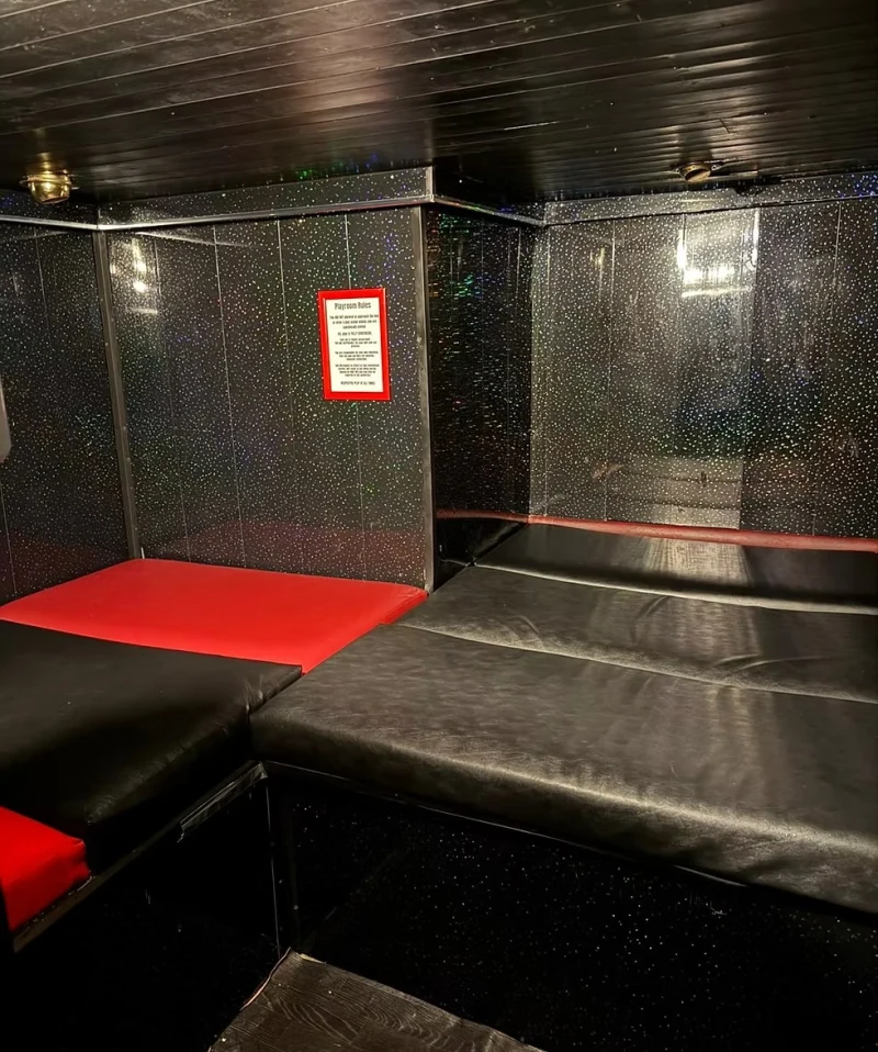 Inside Paladium Swingers