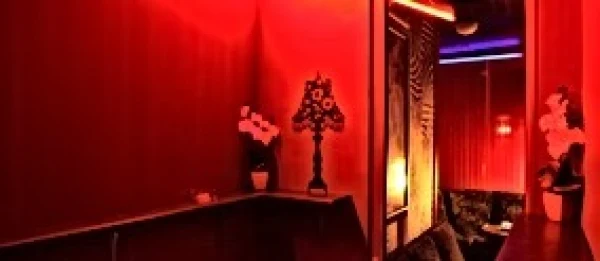 Discover Flamingos Swingers Club
