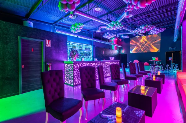23 Swinger atmosphere