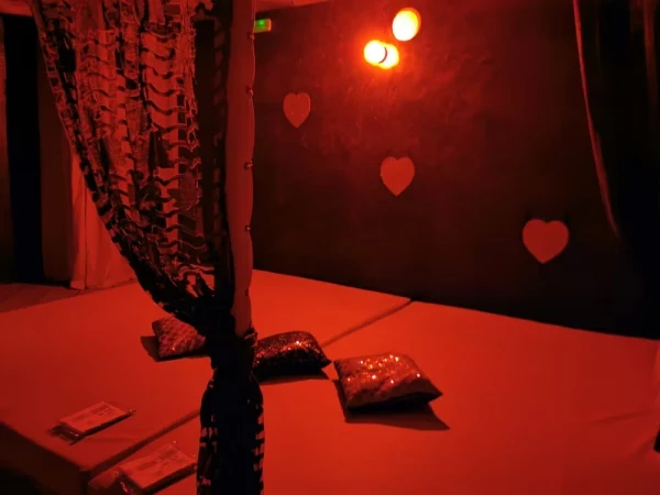 Tentacion Swinger photo gallery