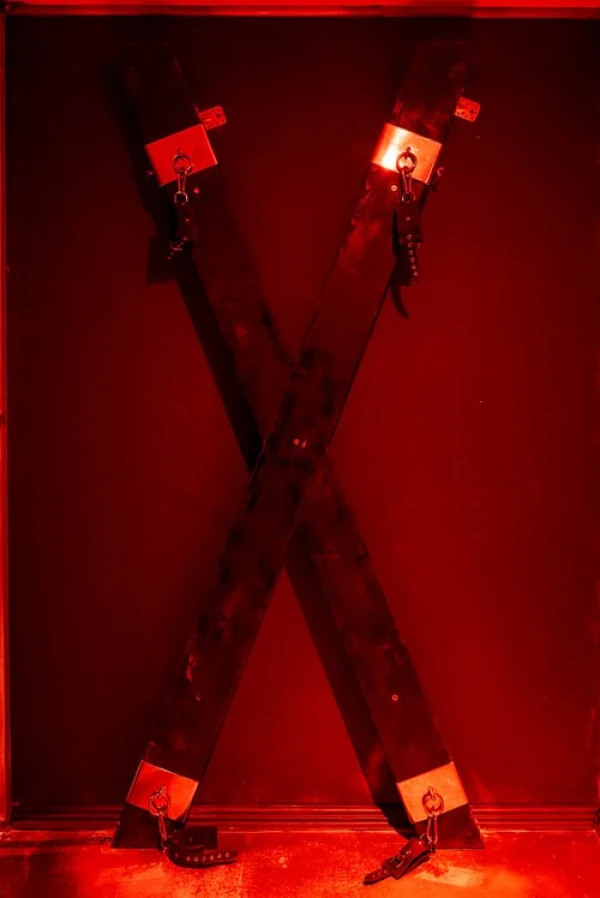 Discover Elyxir Swinger Club