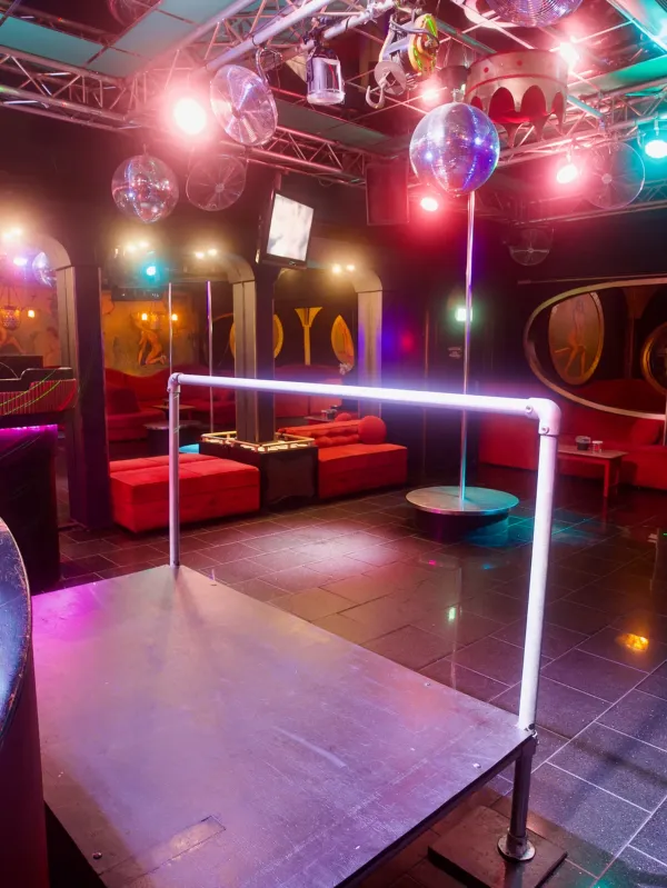 Club Showboat interior