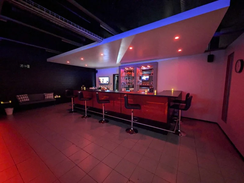 Cruising Worlds - Interior view