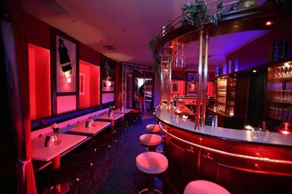 Element 6 in Vienna