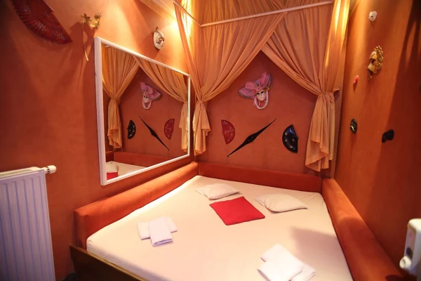 Element 6 interior