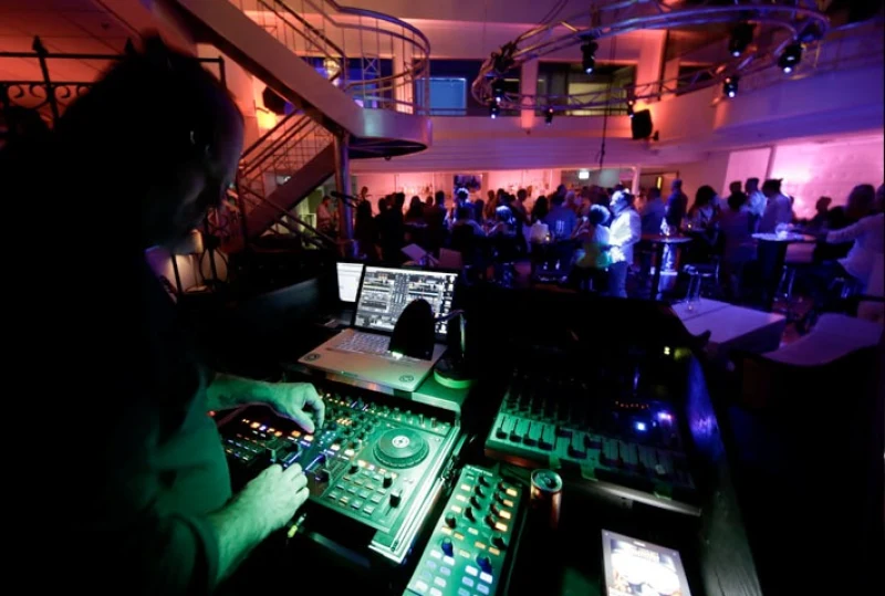 Inside Le Club L
