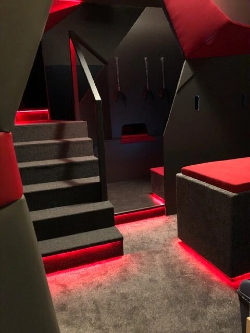 Inside Swingers Fantasy