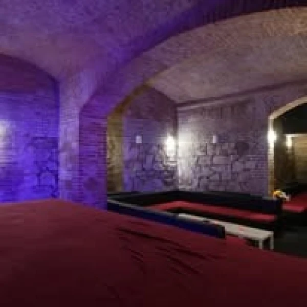 Club Diamonds interior