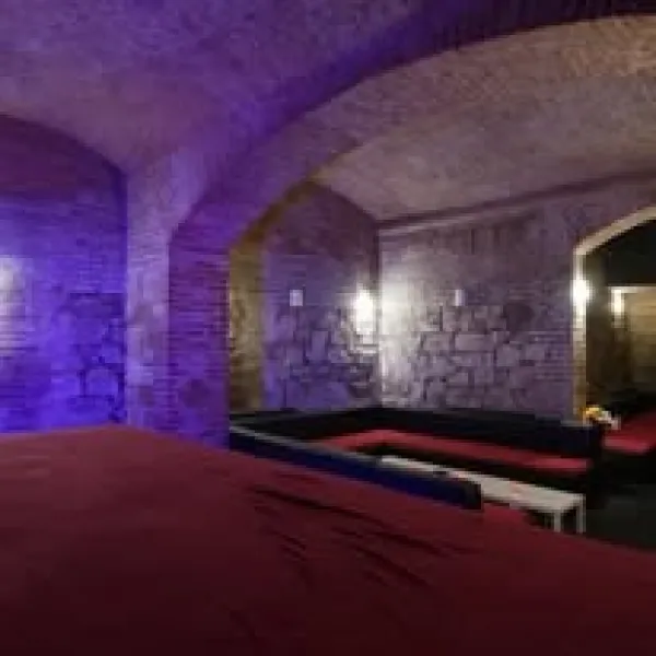 Club Diamonds interior