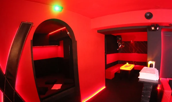 Gallery image - Lava Swingers Club