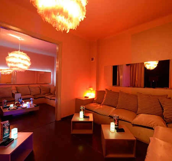 Attraction Club atmosphere