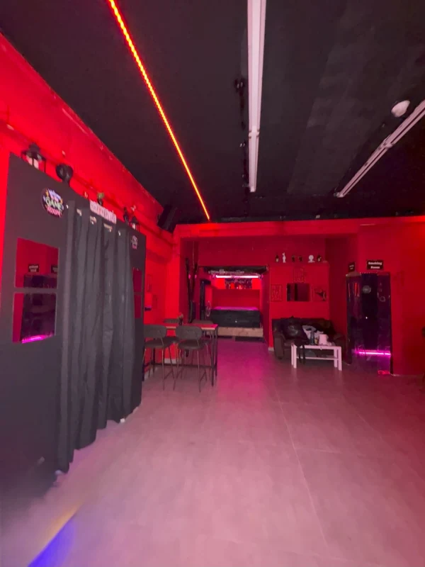 2vs2 Swinger Club interior