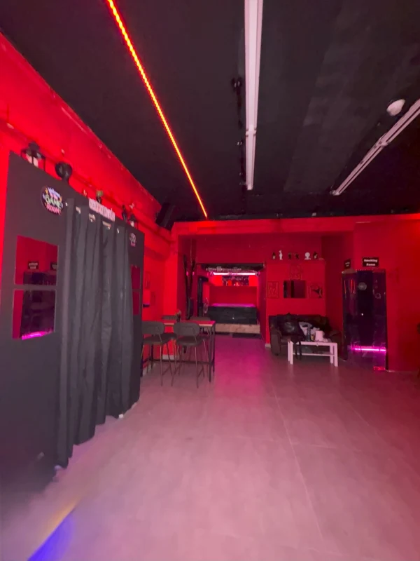 2vs2 Swinger Club interior