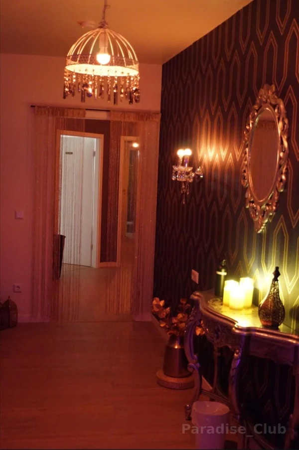 Club Paradise atmosphere
