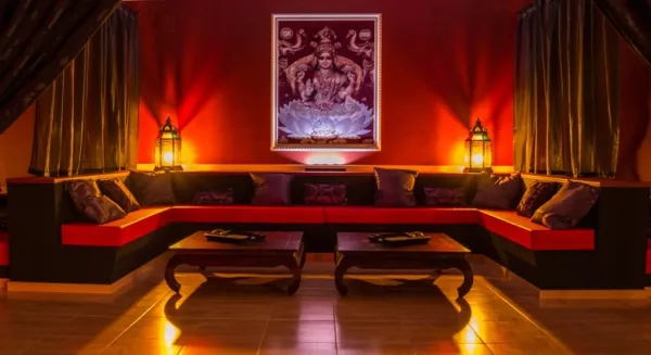 Aditi Alicante - Swinger club in London