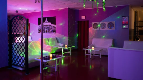 Gallery image - Vanity Parejas