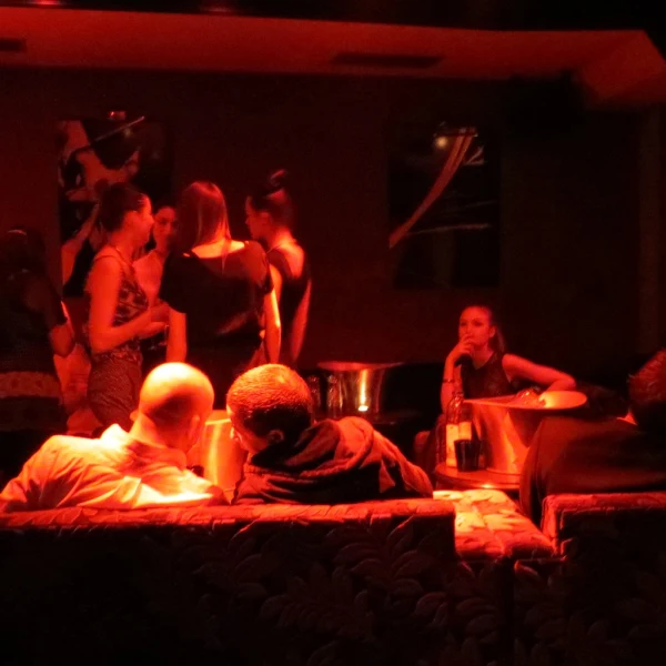 Swingers Retreat atmosphere