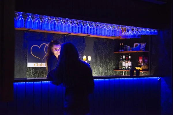 Gallery image - Club Eclaire
