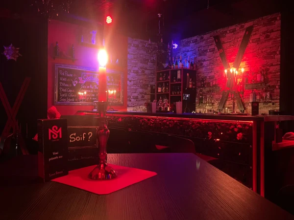 Bizarre Club atmosphere