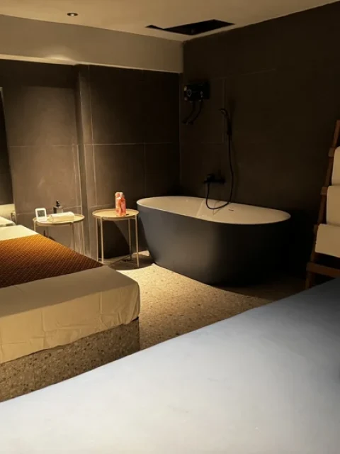 Deep Masajı Bangkok, Bangkok'ta erotik masaj ilanı