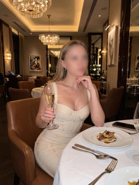 Anna Louise, gentlemen's club listing in London