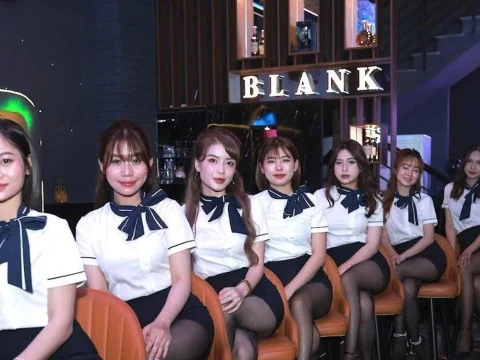 BLANK Lounge & Bar, club de caballeros en Da Nang