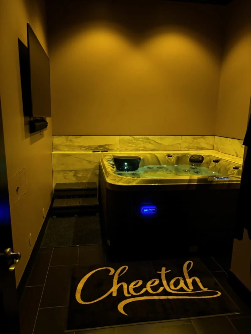Cheetah Premier Gentlemen's Club of Raleigh ambiance