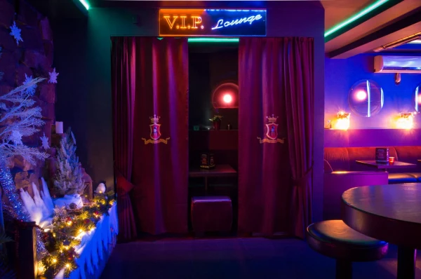 Gallery image - Queens Table Dance Bar