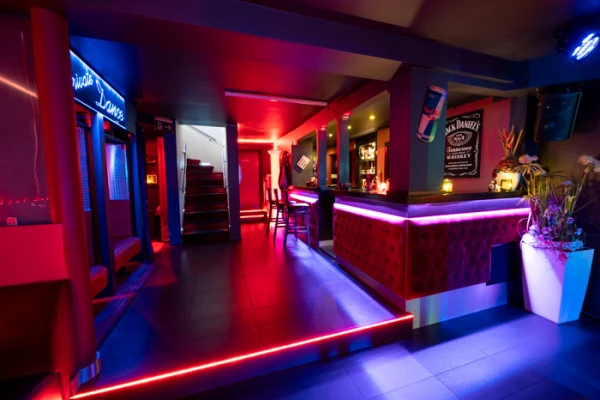 Gallery image - Queens Table Dance Bar