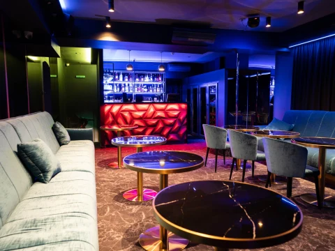 Naomi Budapest, câu lạc bộ tình dục tại Budapest