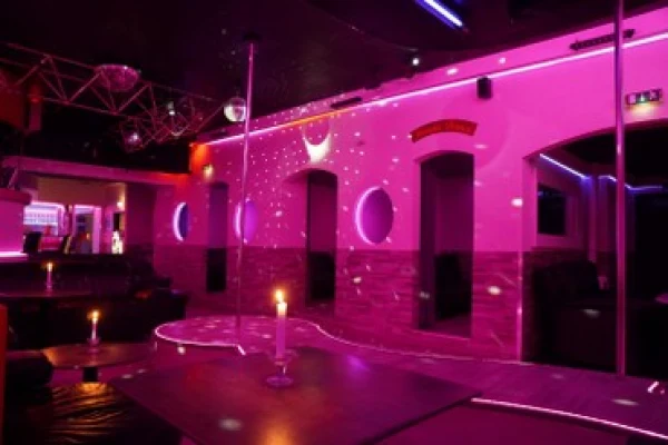 Dolce Vita Table Dance atmosphere