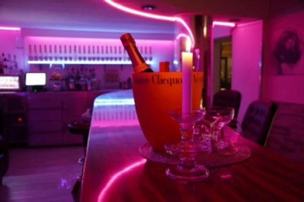 Gallery image - Dolce Vita Table Dance