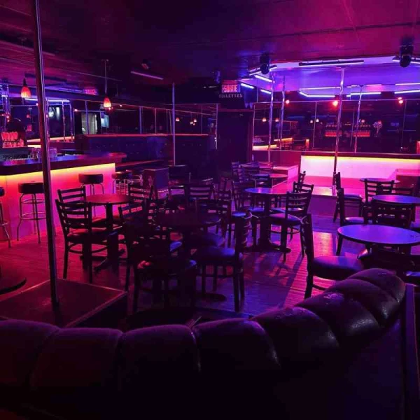 Crazy Moon Laval interior