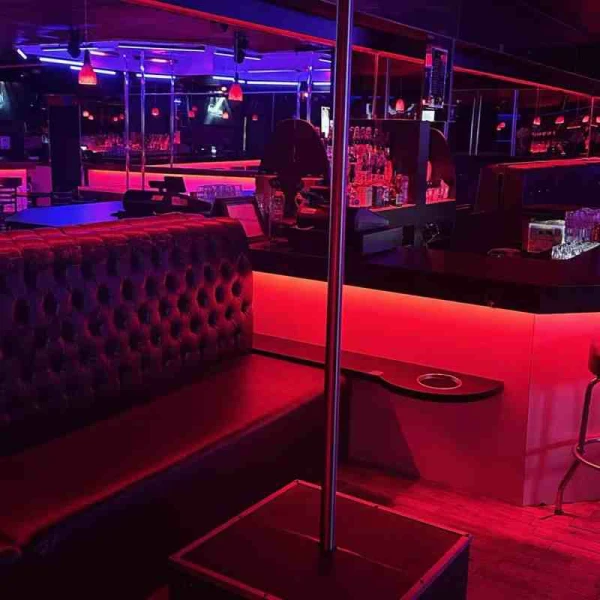 Discover Crazy Moon Laval