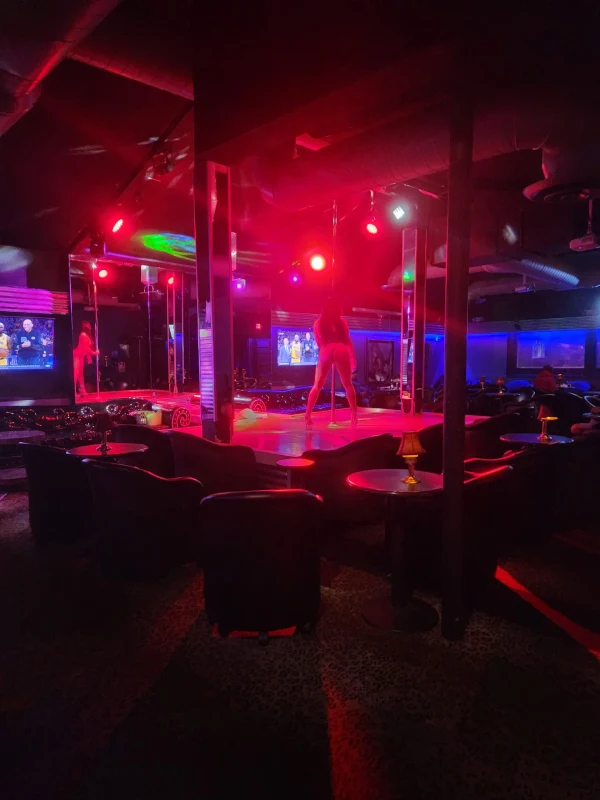 Dirty's Topless venue