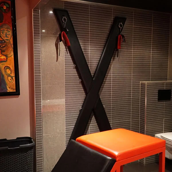 Discover Farell Lounge