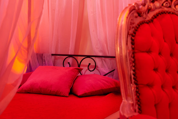 Erotic massage GIF — Studio Benessere