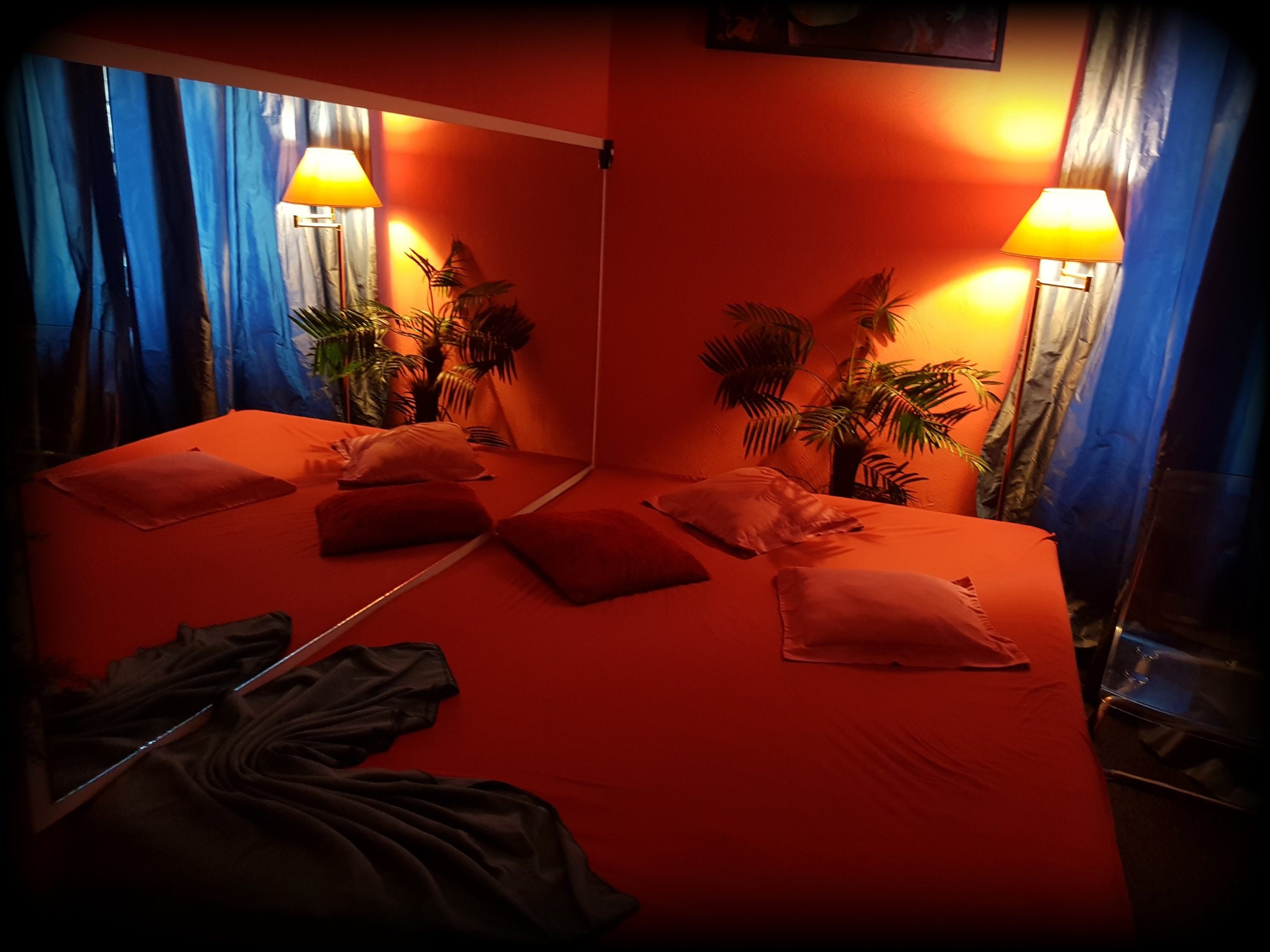 Mona Roses - Tantra Massage in Berlin, Germany - Photo 1