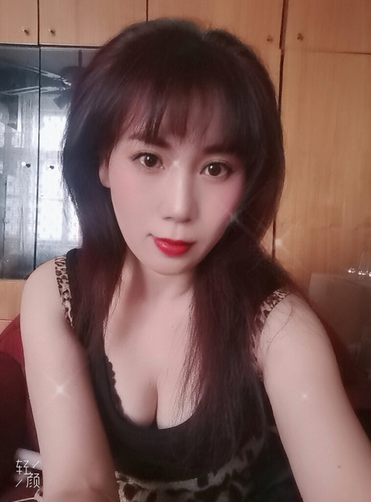 Erotic massage GIF — Lili Studio