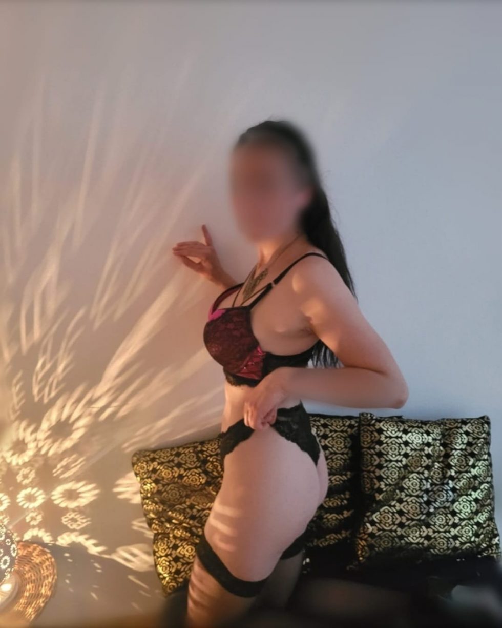 Erotic massage GIF — Massage Essences