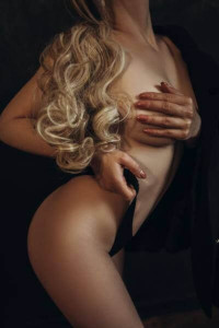 Ερωτικό μασάζ GIF | SIMONA Erotic Massage Parlor