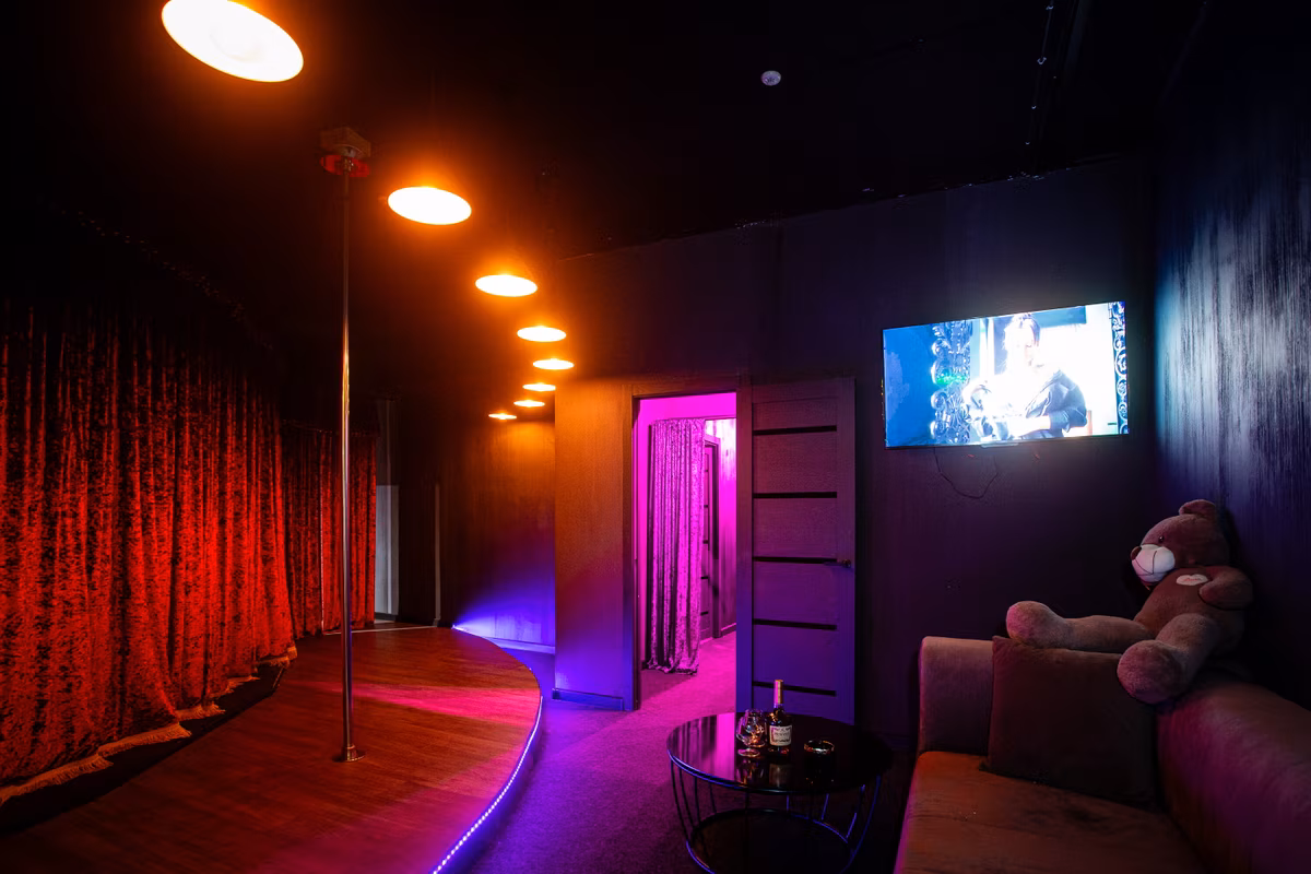 Diamonds - Interior view