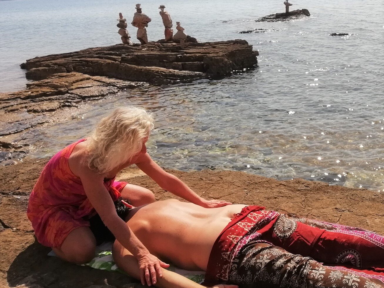 Erotic massage GIF — Studio ALA VIDA