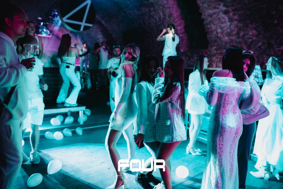 Four Club – 5